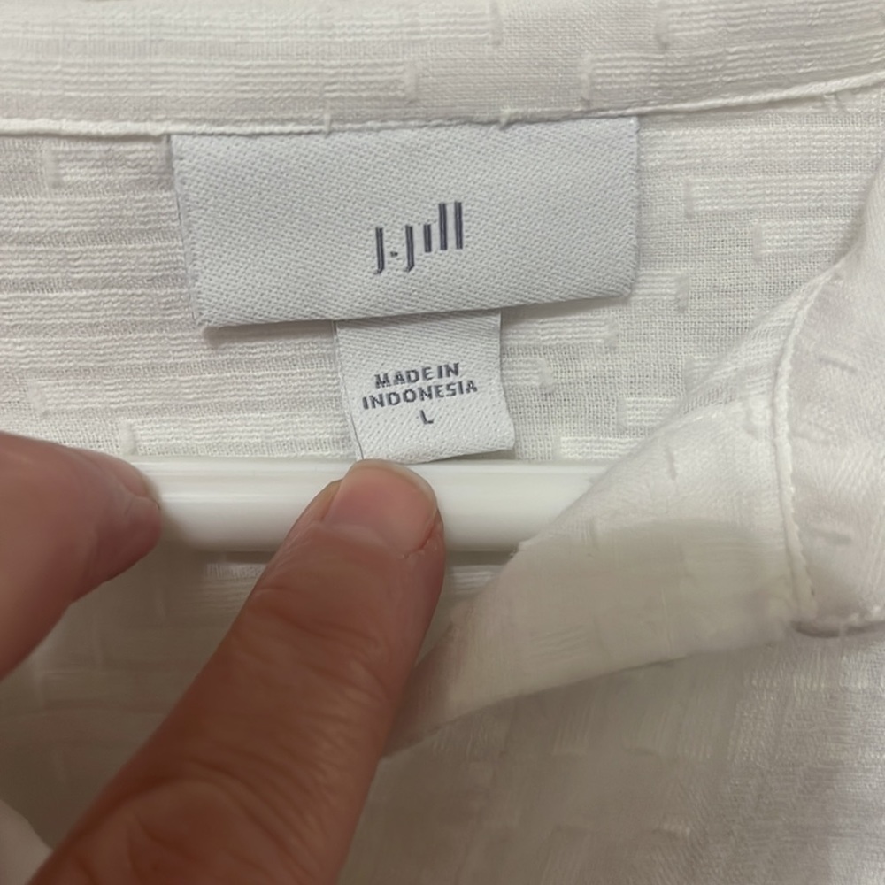 Lightweight white blouse - Picture 3 of 5